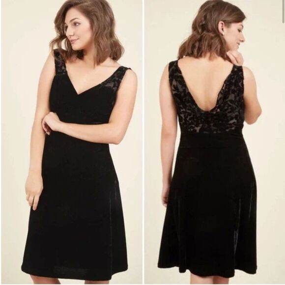 ModCloth Pin-Up To The Challenge Velvet Dress Black Size Medium Rare - Picture 1 of 5